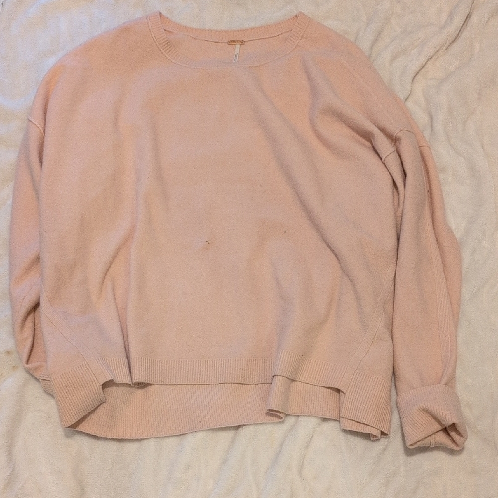 Free PEWomen's Pink Sweater